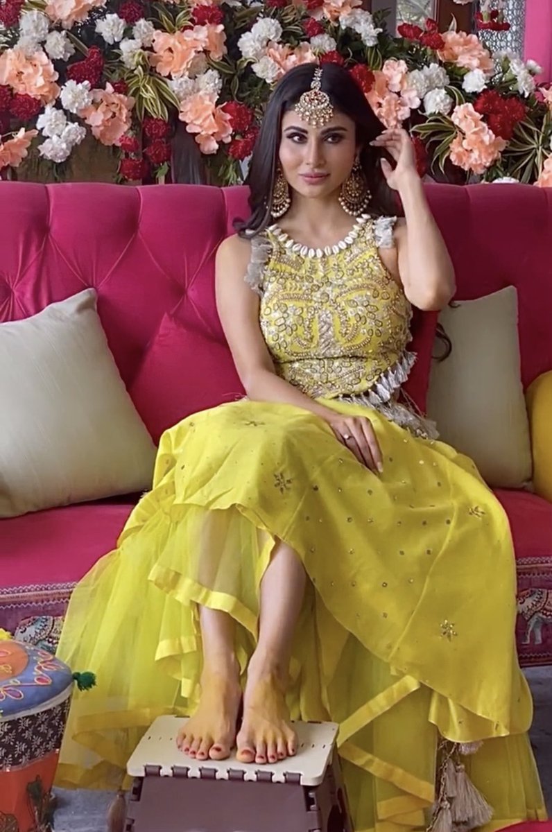 NehaBha77376777's tweet photo. #MouniRoy 💞 CONGRATULATIONS MY BEAUTIFUL MOUNI ROY 💞 https://t.co/m5Ut8Krttl