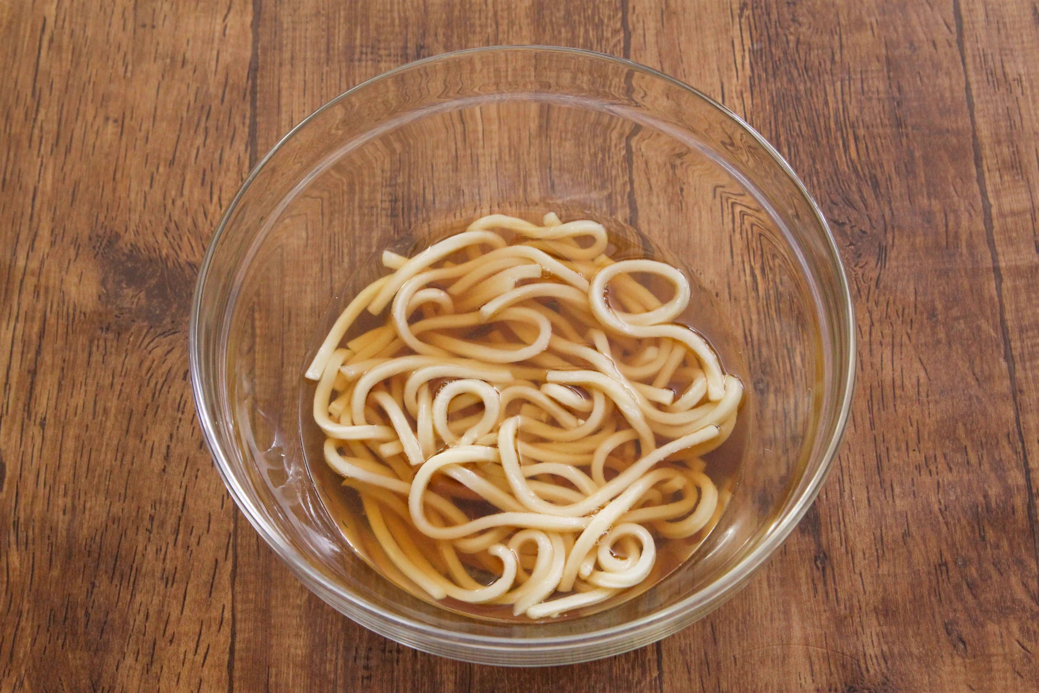 食べる手が止まらなくなっちゃう？！電子レンジで作れる、お手軽な「うどん」レシピ！