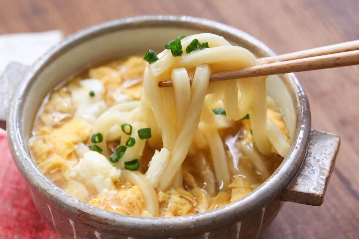 食べる手が止まらなくなっちゃう？！電子レンジで作れる、お手軽な「うどん」レシピ！