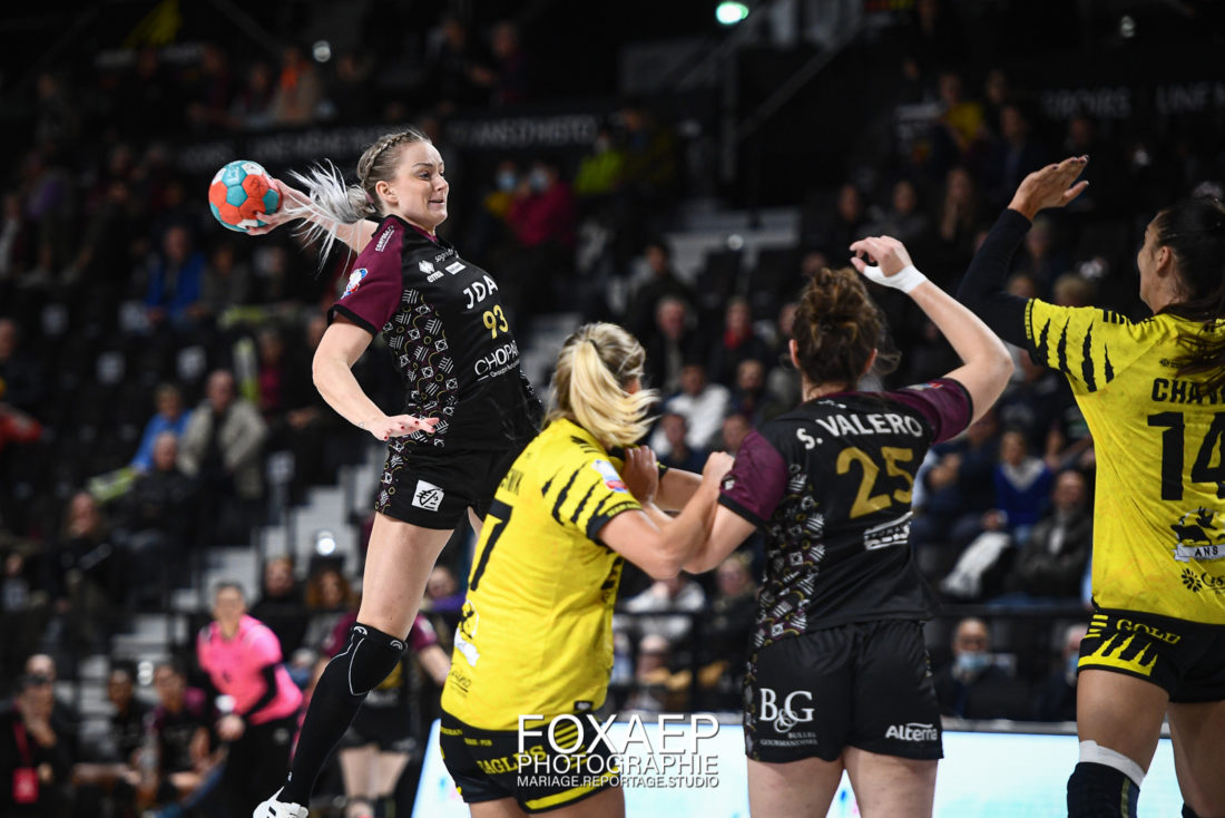 TOPCONSULTING21's tweet photo. La @jdadijonhand : un club et des athlètes au 🔝 !  

"Parce qu’accompagner ça engage de la passion !" : Top Consulting est fier d'être aux côtés de ces jeunes femmes et ces guerrières qui repoussent leurs limites chaque jour pour être au TOP et faire briller le sport féminin 💪! https://t.co/HGr6CI8eZH