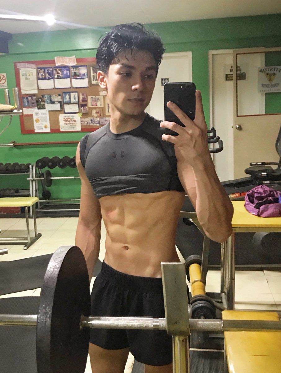 KarlBauuu's tweet image. Crop tops? Why not.