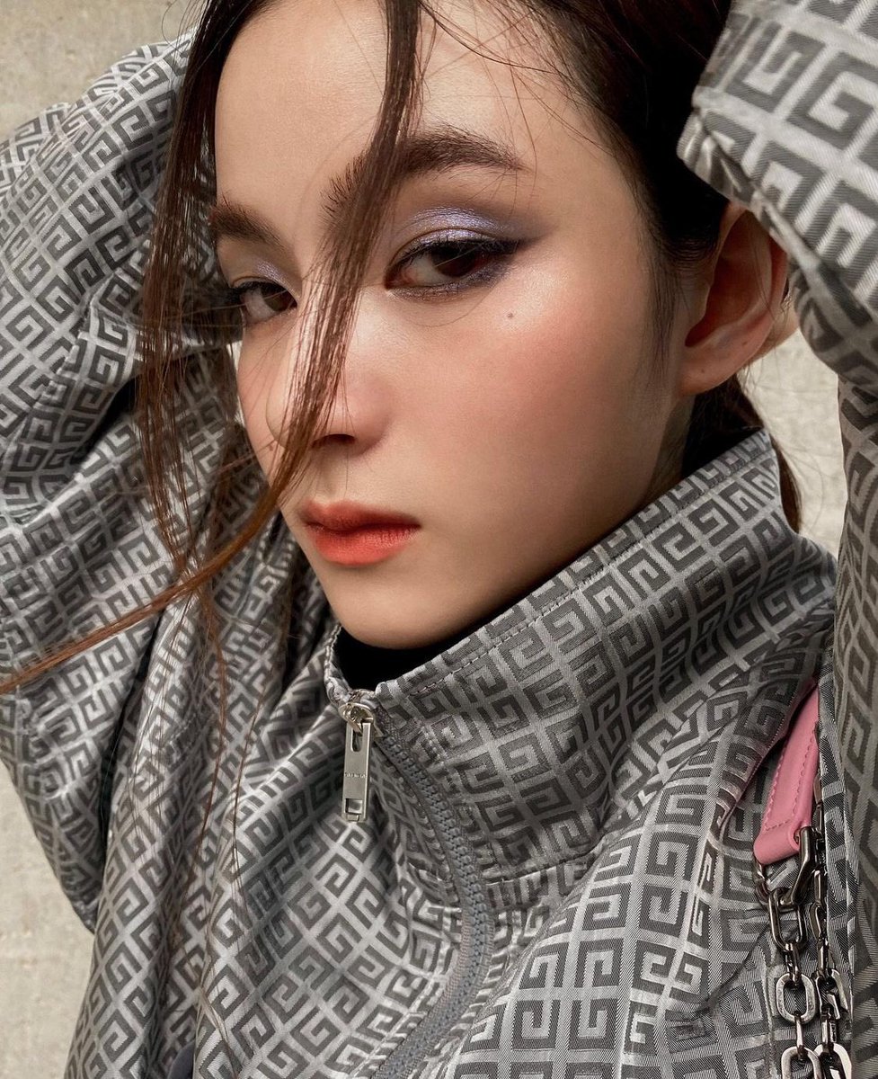 primiily_ofcth's tweet photo. ig #primiily update!
*,🐕🦺
#Givenchy4G
#GivenchyBag https://t.co/uU8AbQjVJ1
