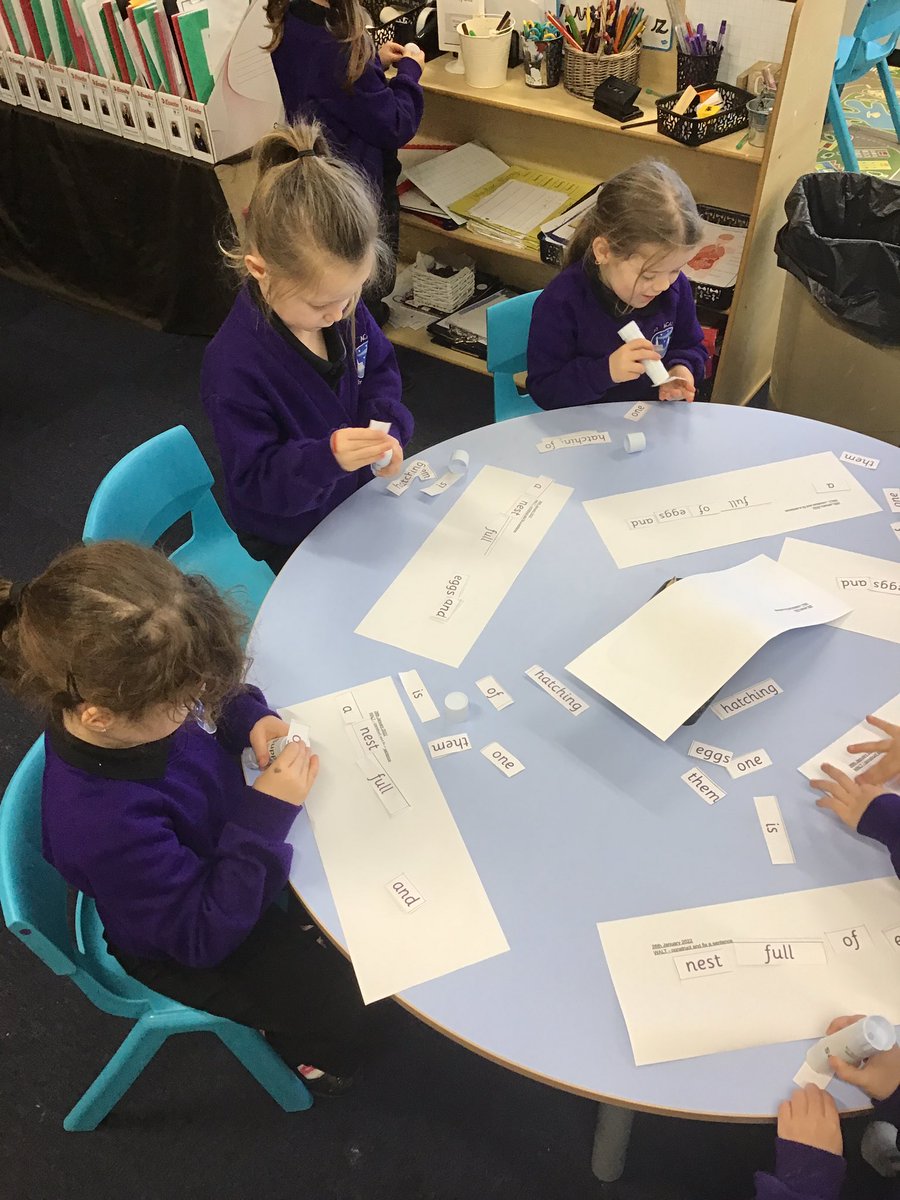 QuayAcademy's tweet photo. Super sentence building and fixing in Talk for Writing this morning ✏️📚#readingdetectives #capitalletters #fullstops #fredtalk  @QuayPrincipal @EYFSDRET1 https://t.co/SJ4G3GHcCk