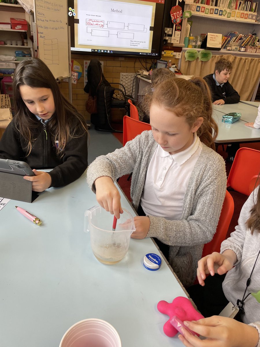gladstonebarry's tweet photo. G11 science day. How will we find out if the amount of stirs affects how long it takes the sugar to dissolve? #variables #ambitiousandcapablelearners #predicting #findingtrends https://t.co/nUqj5NEXAr