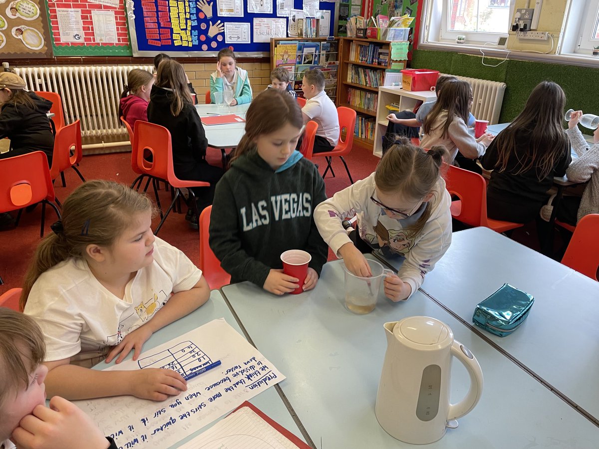 gladstonebarry's tweet photo. G11 science day. How will we find out if the amount of stirs affects how long it takes the sugar to dissolve? #variables #ambitiousandcapablelearners #predicting #findingtrends https://t.co/nUqj5NEXAr
