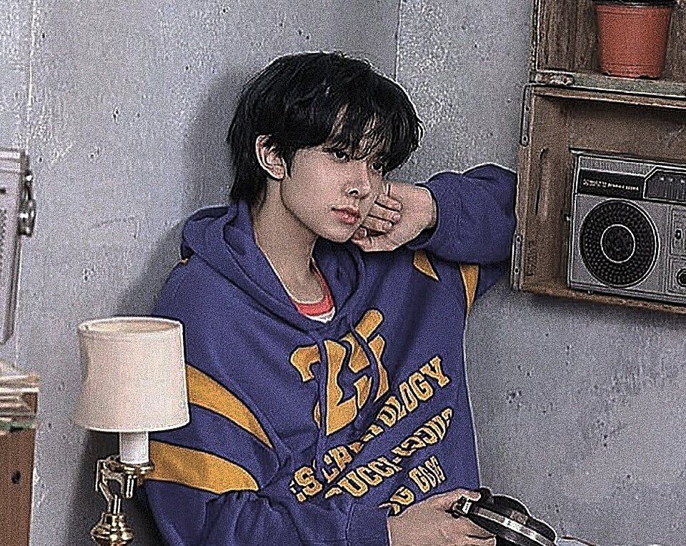 heeslln's tweet photo. ˖ֺ𓏲࣪🖤 ִ ۫ ּ.  ? 𝙗𝙛 ¿ → [•미적인•] !¡
↳𝖳𝗁𝗂𝗌 𝗐𝗈𝗋𝗅𝖽 𝖼𝖺𝗇 𝗵𝘂𝗿𝘁 𝗒𝗈𝗎
  𝖨𝗍 𝖼𝗎𝗍𝗌 𝗒𝗈𝗎 𝖽𝖾𝖾𝗉 𝖺𝗇𝖽 𝗅𝖾𝖺𝗏𝖾𝗌 𝖺 𝘀𝗰𝗮𝗿
    ↳𝖳𝗁𝗂𝗇𝗀𝗌 𝖿𝖺𝗅𝗅 𝖺𝗉𝖺𝗋𝗍, 𝖻𝗎𝗍 𝗻𝗼𝘁𝗵𝗶𝗻𝗴
       𝗯𝗿𝗲𝗮𝗸𝘀 𝗹𝗶𝗸𝗲 𝗮 𝗵𝗲𝗮𝗿𝘁
[🥢 :: 𝗵𝗲𝗲𝘀𝗹𝗹𝗻] https://t.co/gV9udKbPQx