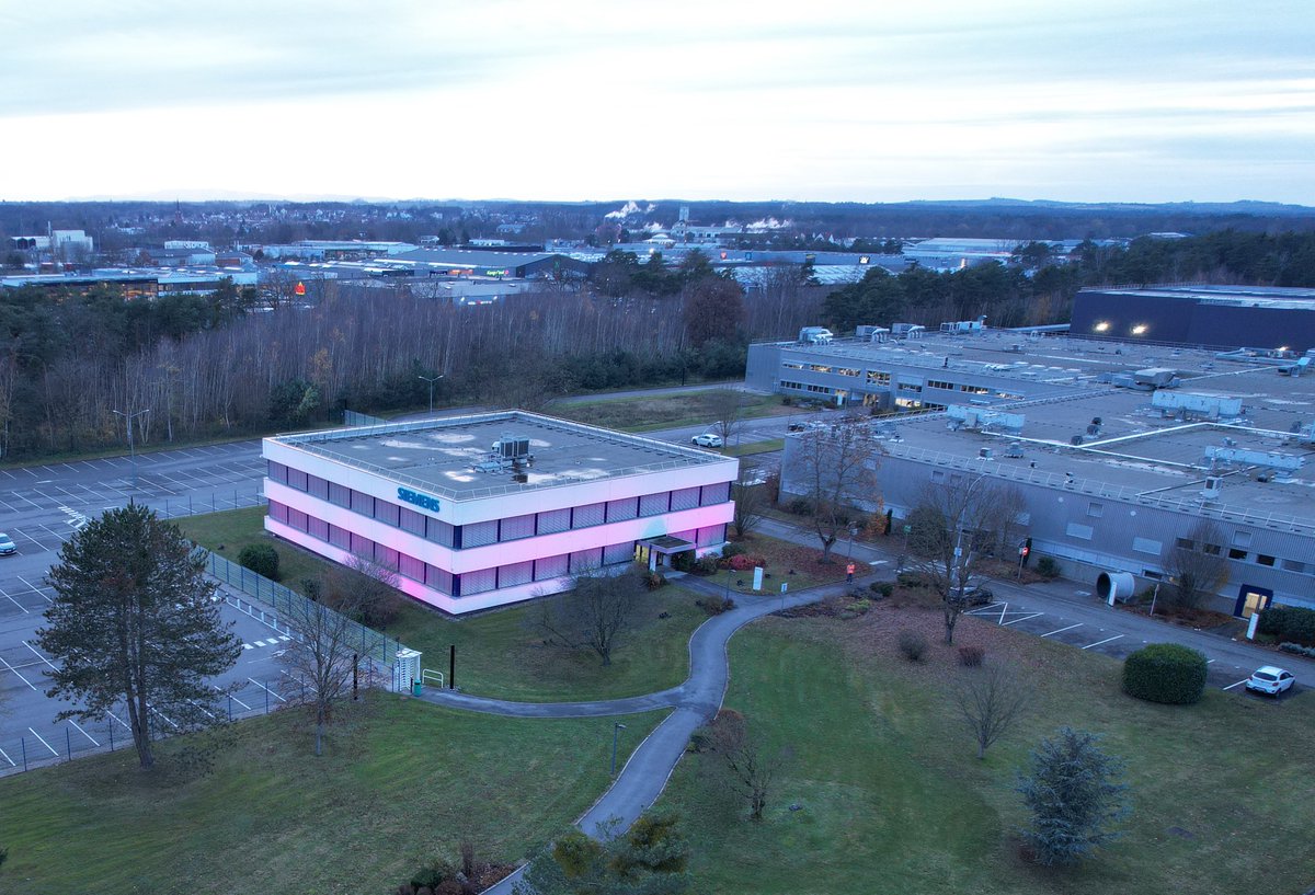 Siemens_France's tweet photo. 🔵 Le 2 février, de 9h à 12h, le @Manufacturing.fr Tour fait étape à l’usine Haguenau de #Siemens, site de référence pour les solutions industrie 4.0.
Plus d’infos sur le programme et pour vous inscrire 👉 https://t.co/O5SUNPwCVg
#Industrie40 #Numérisation #ManufacturingTour https://t.co/nGiqLbCOo5