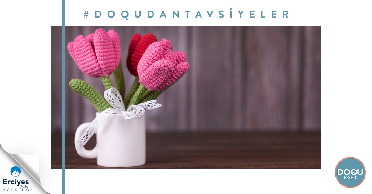 doquhome's tweet photo. Kullanmadığınız kupa bardaklarınızı saksıya dönüştürmeye, yünden rengarenk çiçeklerle hoş bir görünüm katmaya ne dersiniz?
#Doquhome #DOQU’danTavsiyeler https://t.co/QDZGxvWzVq