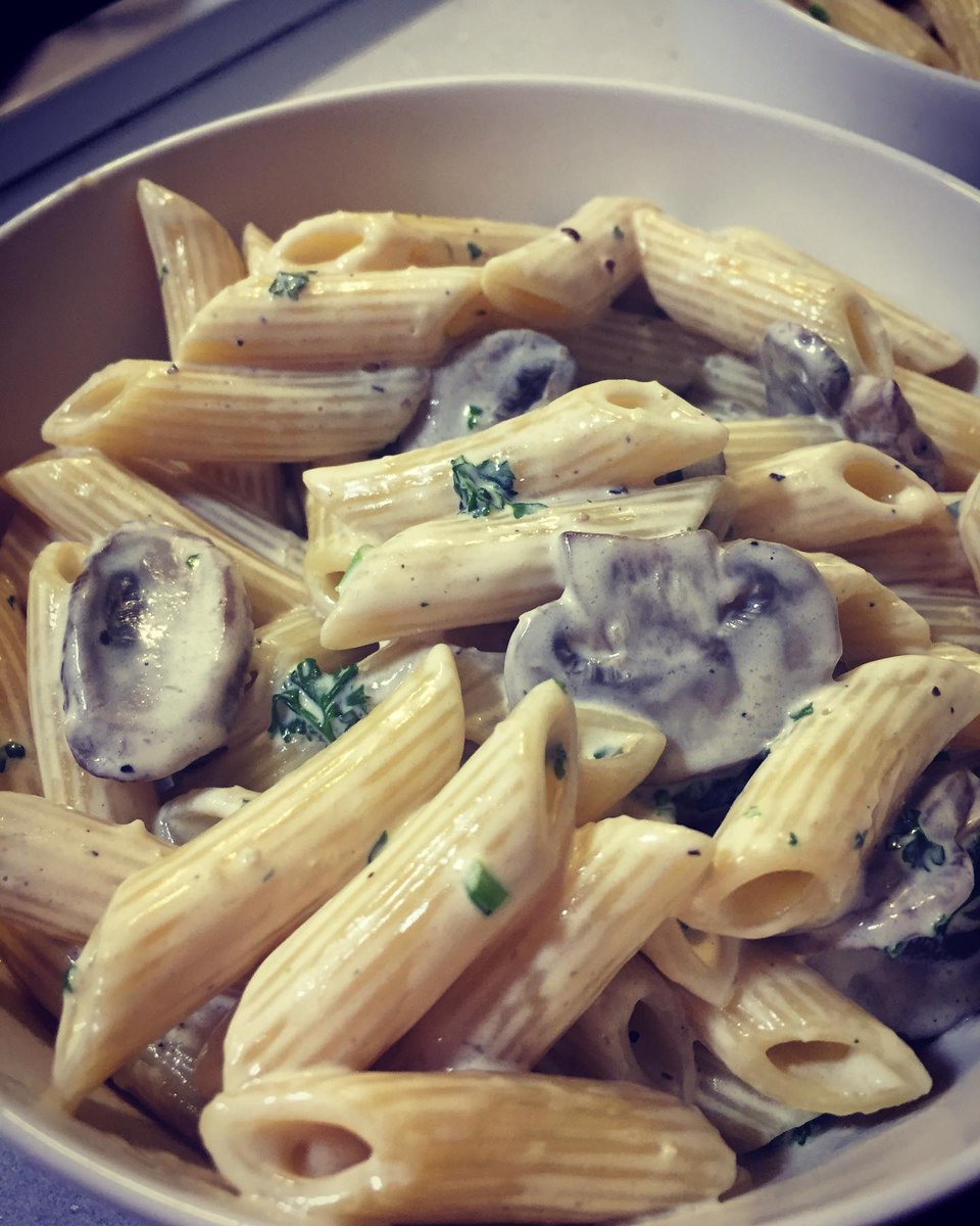 MushroomsRMagic's tweet photo. Struggling for ideas on how to use your vitamin D enriched mushrooms? We’ve got an idea for you…

Try making this tasty creamy mushroom pasta! Easy to make and containing your recommended daily intake of vitamin D, head to rosierose77_in_da_kitchen’s bio and make yours now 📲 https://t.co/kZ0zVmEeu8