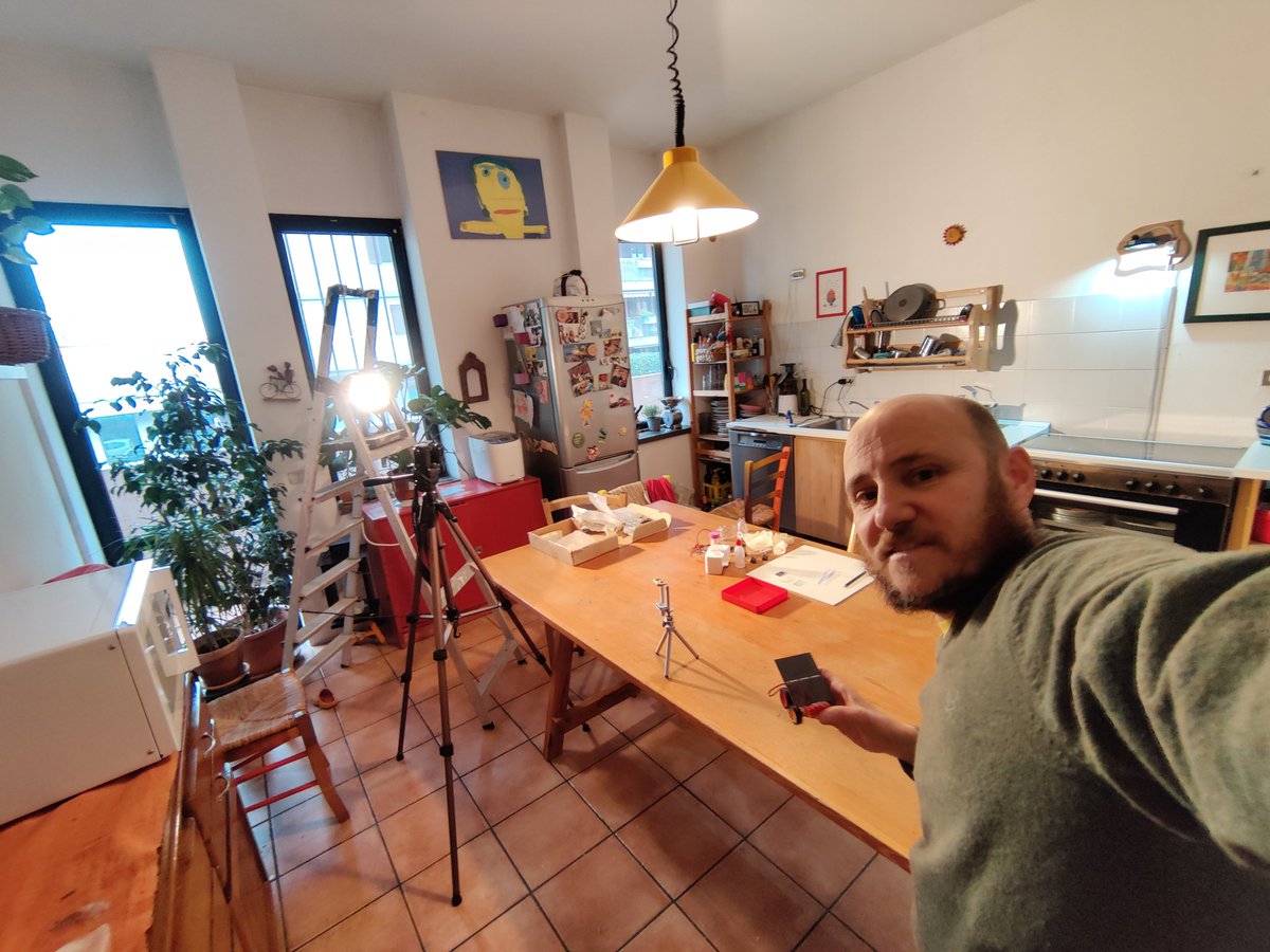 Shooting from my kitchen! How to do a #solarcell for a massive online open course on Energy! Soon available at the <a href="/EU_Commission/">European Commission</a> #eu_academy  <a href="/EU_ScienceHub/">Testing</a> #scienceinthekitchen