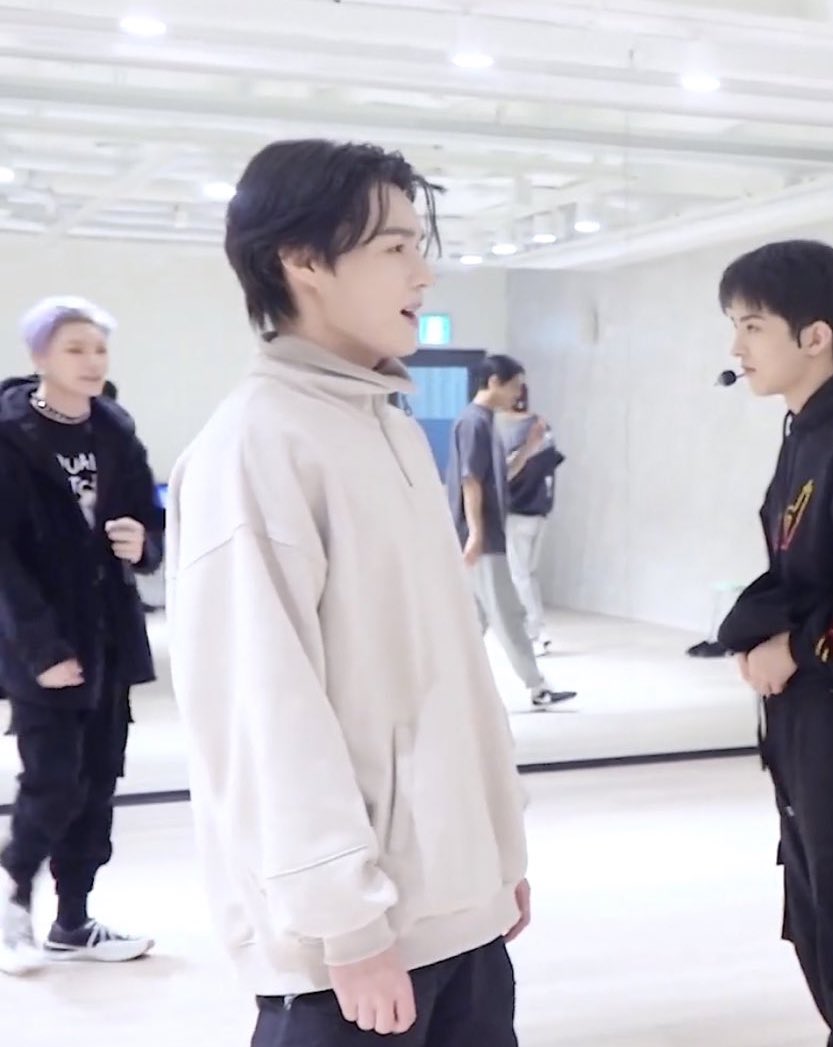 tdaphne515's tweet photo. ตอนแรกคิดว่าใหญ่เกินไปแต่ว่าใส่ได้พอดีเลยอ้ะ ขอบคุณนะคับเซจุน 🥰

#SEJUN #임세준 #VICTON #빅톤 https://t.co/ctc47dlIMl