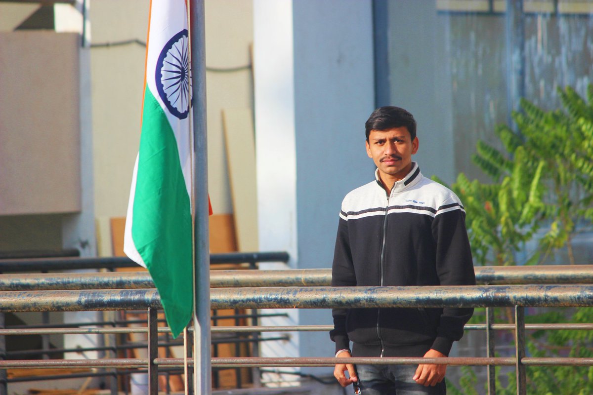 KunalWani0107's tweet photo. ना पूछो जमाने से कि क्या हमारी कहानी है,
हमारी पहचान तो बस इतनी है कि हम सब हिंदुस्तानी हैं
 गणत��त्र दिवस की हार्दिक शुभकामनाएं!🇮🇳❤🇮🇳
#RepublicDay #RepublicDay2022 #RepublicDayIndia #India https://t.co/MamR309F4C