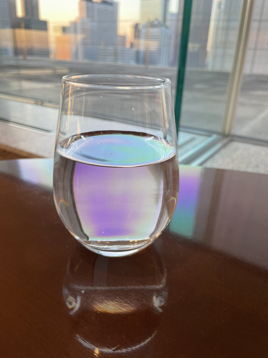 solalahumalien's tweet photo. 誰かに水をあげるためにも
自分の心のコップの水を満たす✨

でもボロボロのコップじゃ
水はたまらない。
自分で自分のコップをきれいな状態にメンテナンスするララ✨

心のSDGsララ💓 https://t.co/IrLdIy9qu8