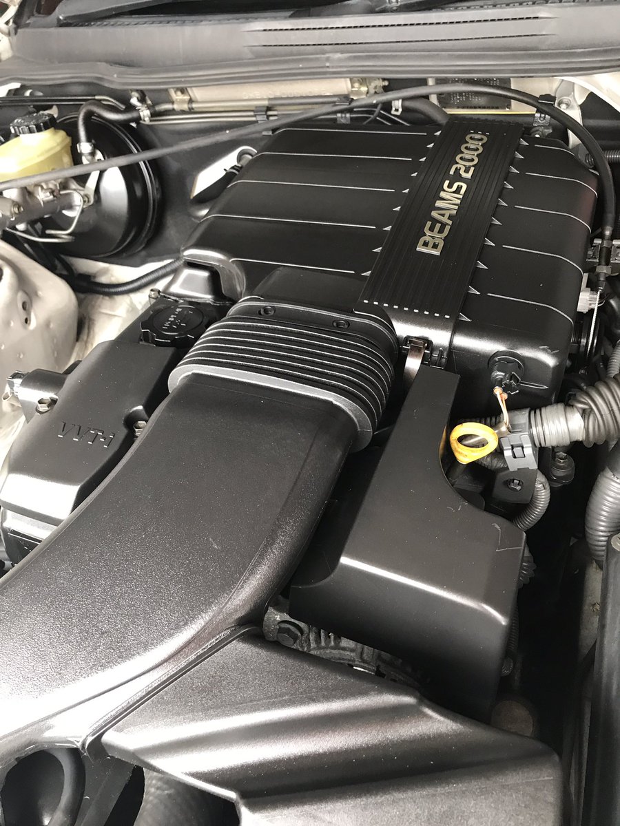 kohtamu's tweet photo. 愛車アルテッツァは冬実家車庫にしまっててバッテリー弱まってたから充電しようと秋に車検とってから初めてボンネット開けた…エンジンルームの綺麗さにおどろいた、新車!?気が付かないでいてごめん^^; 最高だありがとうM-FLAT (^^)b 次はバモスの車検だ安心して任せれる。 #ALTEZZA #MFLAT https://t.co/39JRHlbIiv
