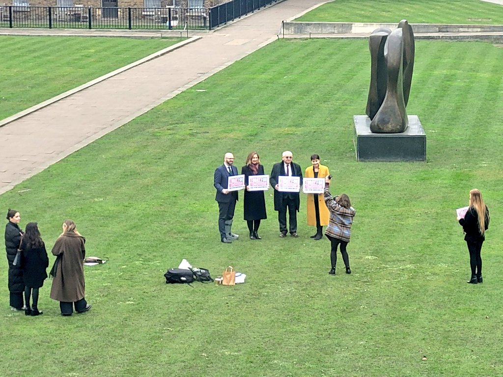 natalieben's tweet photo. #GreensInTheHouse
Walking back to office I share with @GreenJennyJones, I glimpse out the window @CarolineLucas at work with @johnbirdswords
#TodayForTomorrow - great slogan which used with #FutureGenerationsBill https://t.co/9GunBpnx37