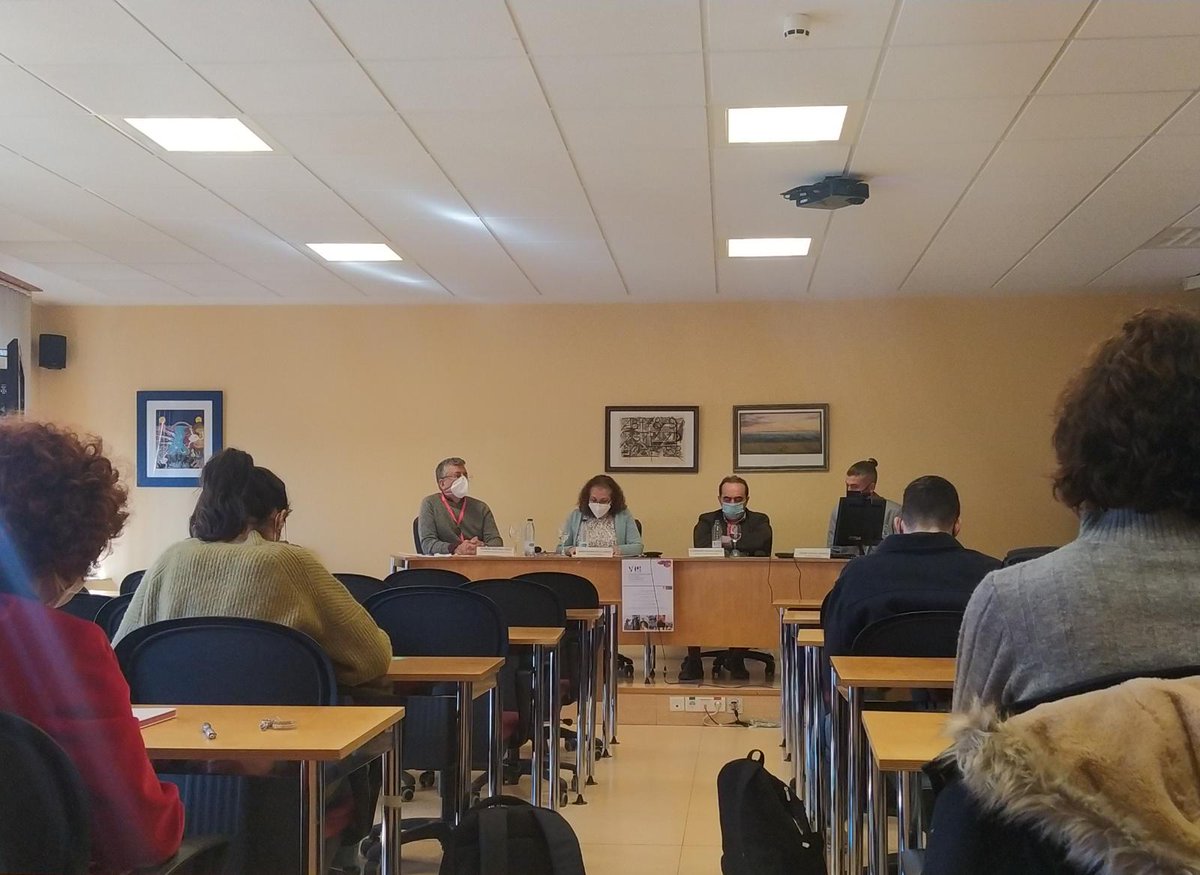 ViiiAhc's tweet photo. Toca el turno a Palmira Vélez (Universidad de Zaragoza) con la ponencia: "Una reflexión sobre los nuevos marcos disciplinares y temáticos de la Historia". Recordad que se puede seguir online☑️: https://t.co/IPlKCBKlv4 https://t.co/seYGht7Nid