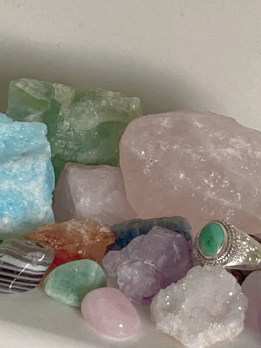 hneymoontay's tweet photo. abro hilo sobre cristales y sus propiedades https://t.co/1d3kunjchp