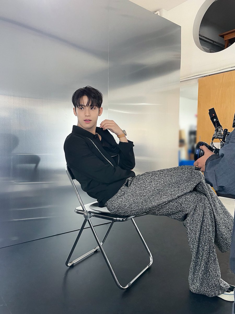 gyubumingyu46's tweet photo. ミンギュ「海老蔵？」 https://t.co/3uW5ohoGJY