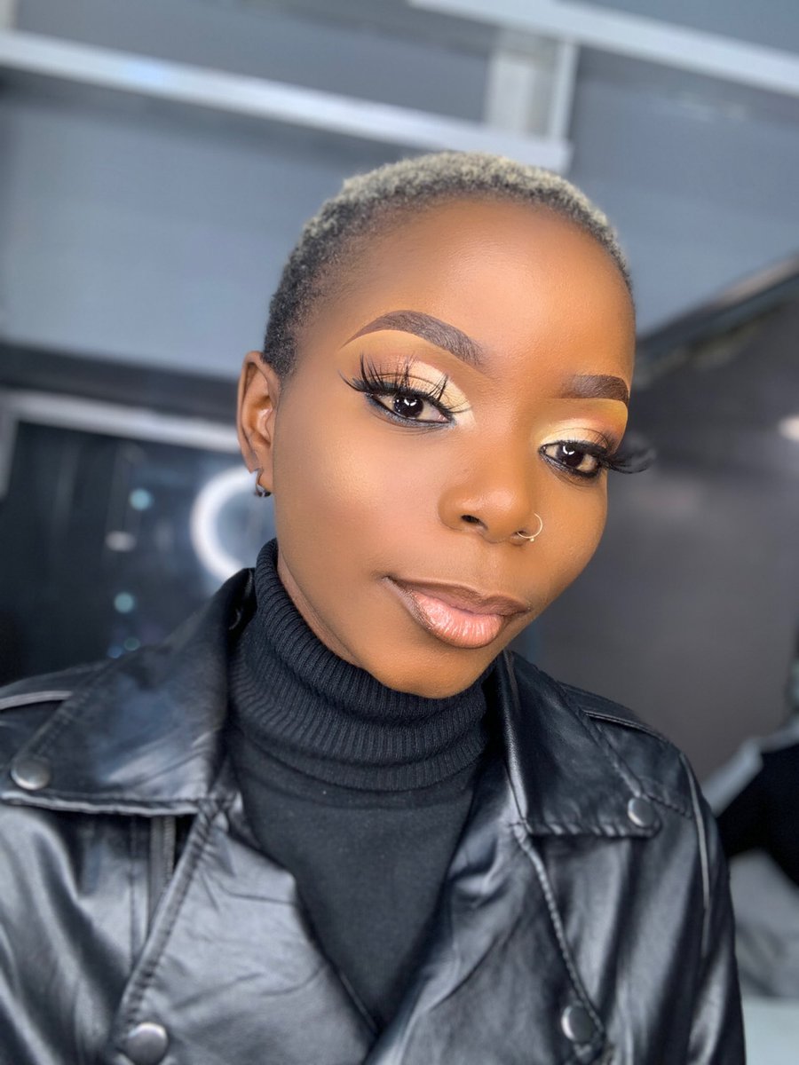 DebrahMoyo's tweet photo. Confidence booster😍🤞🏽
To book for a makeover slot, app +263 777 818 918
.
.
.
.
#zimmua #harare #underratedmuas https://t.co/CV1C6EdEle