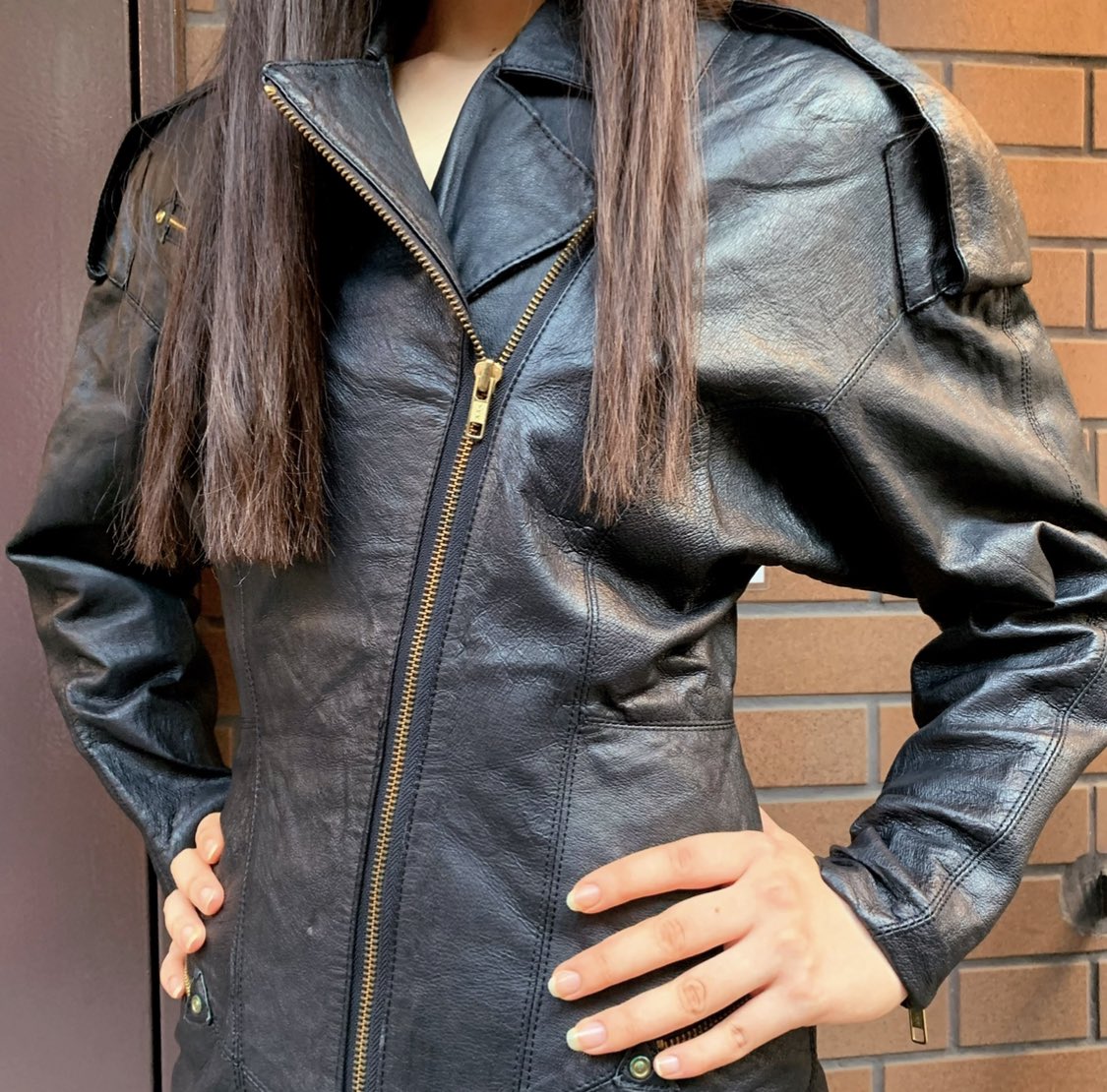 tadpolechikami's tweet photo. Leather Onepiece

On Line Shop の BASE にアップしました。
プロフィールから入れます。

もちろんお店でもお買い物できます。
DMでお気軽にお問い合わせください。

よろしくお願い致します。

#海外ガール #古着 #中崎町 #中崎町古着 #TAD #おっちゃんてんちょ #ヴィンテージ #fashionstyle #used https://t.co/auQxZzHHlV
