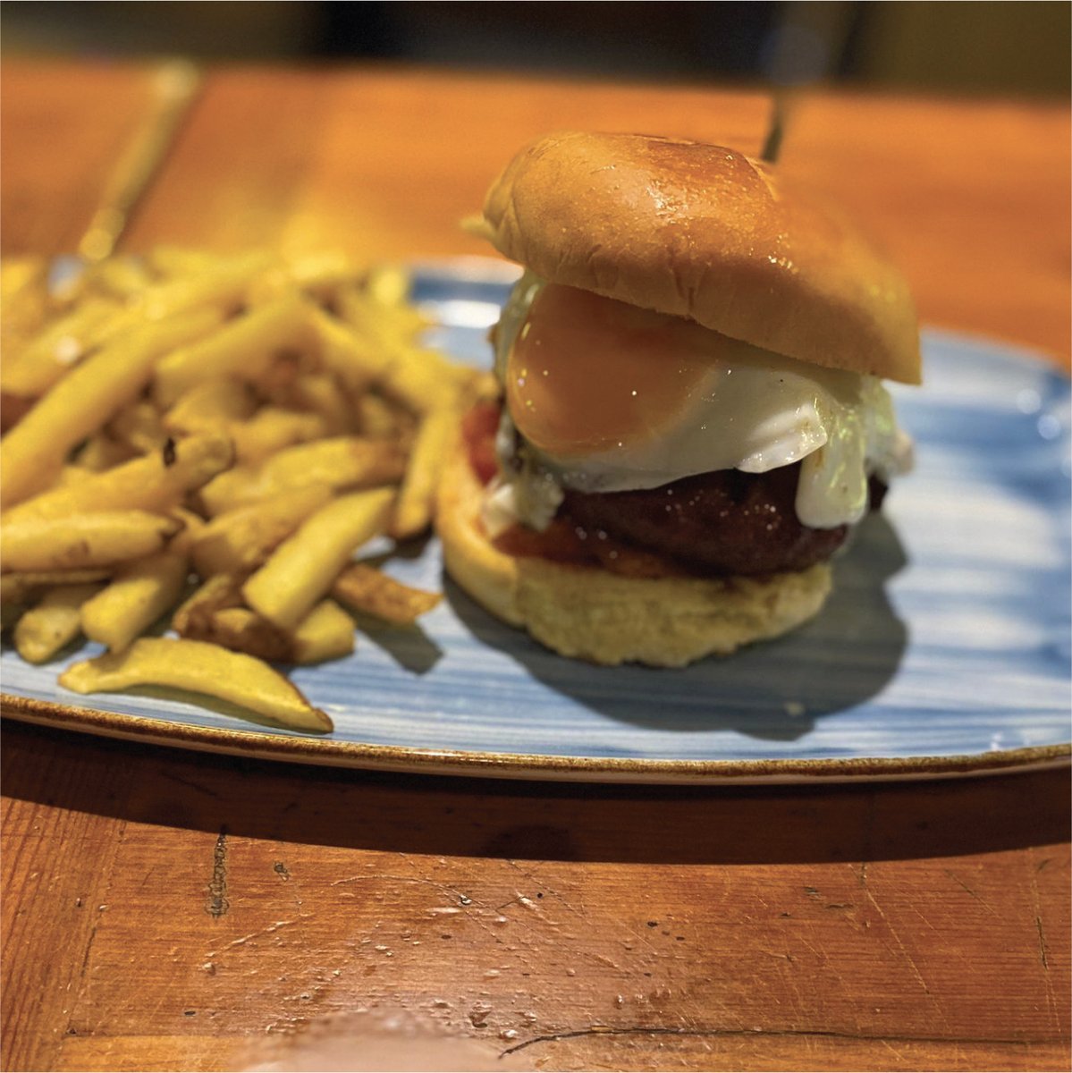 Fans de la nostra burger Salvador? 🙋‍♀️🙋‍♂️🍔⁣
⁣
Recorda que el servei Take away segueix operatiu a Roses, Empuriabrava i Figueres🏡⁣⁣
⁣⁣
📌 Només per recollir al local⁣⁣
📌 Amb totes les mesures d'higiene i seguretat⁣⁣
📌 Trucant al telf de reserves 608990315