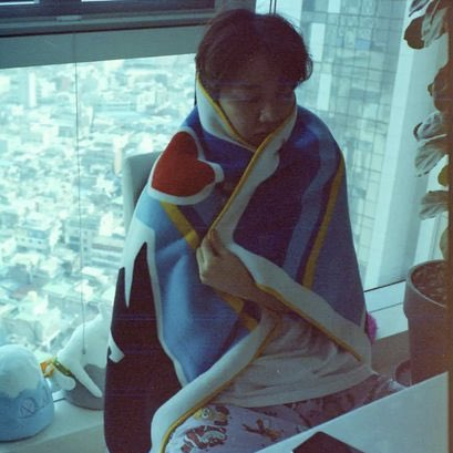 oh nuoo hobi cold :(( somebody give him cuddles pls