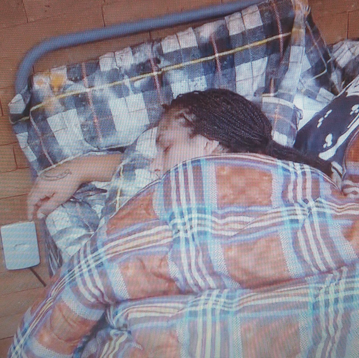 Que Deus te proteja e você consiga sair desse inferno sem ter que perder a classe e mandar todo mundo pra PQP! #BBB22 Força, amada!