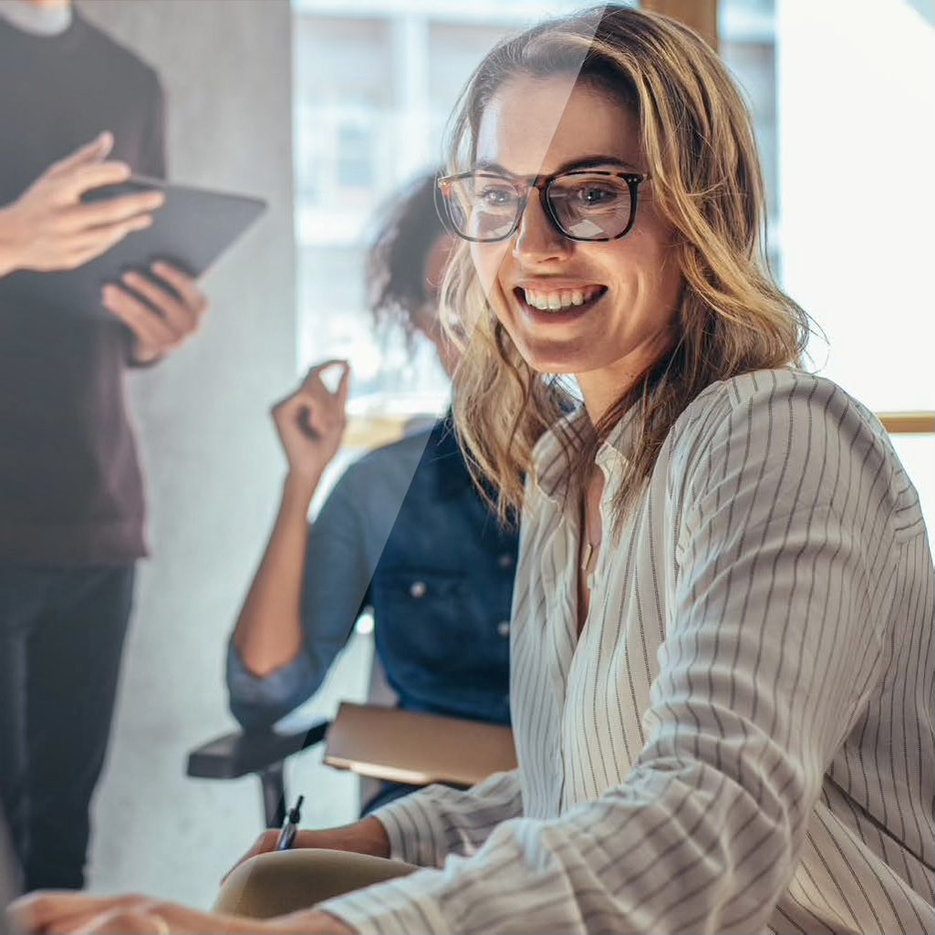 Om individuele werknemers en teams te laten floreren, wordt steeds vaker gekeken naar de psychologische aspecten die hierbij komen kijken. Organisatiepsychologie expert Dr. Sandra Doeze Jager MBA geeft je in deze nieuwe blog advies. bit.ly/3KOmT51 #bedrijfskunde