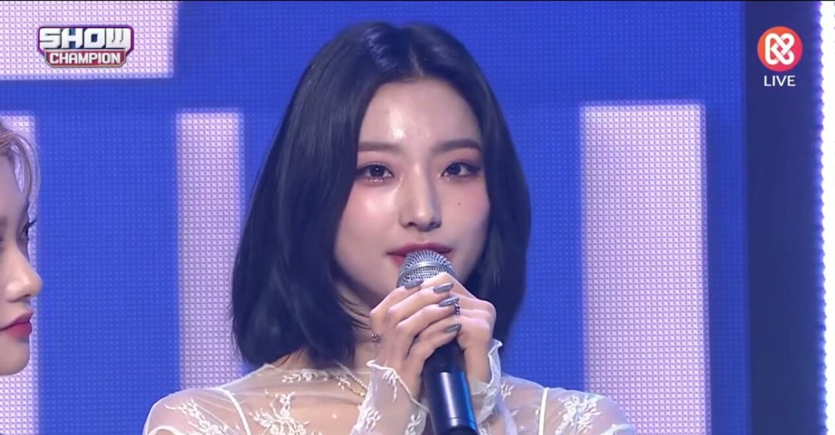 fromistay_9's tweet photo. We did it againnnn~ Congratsss girls and as I said more wins to comeee, Flovers are so proud all of you. You deserve it girlssss 🍀🎉❤️

#fromis_9 #DM2ndWin https://t.co/ue4HsaHZpO