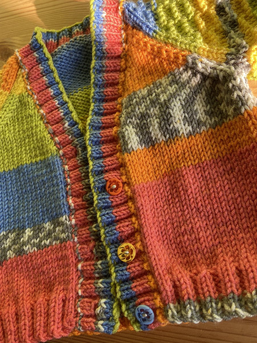 Bettysmumknits's tweet photo. Adding buttons to my latest order 👶🌈🧶
#MHHSBD #knitting #babyclothes #customknit https://t.co/7EAwiNPBcM