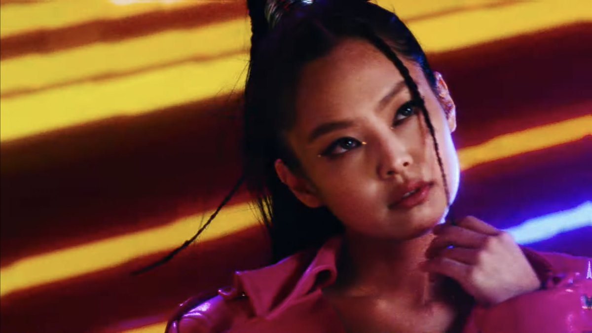 blackpinkbabo's tweet photo. JENNIE IN GRIMES’ MV 🔥 @Blackpink https://t.co/4IZP6zR3iy