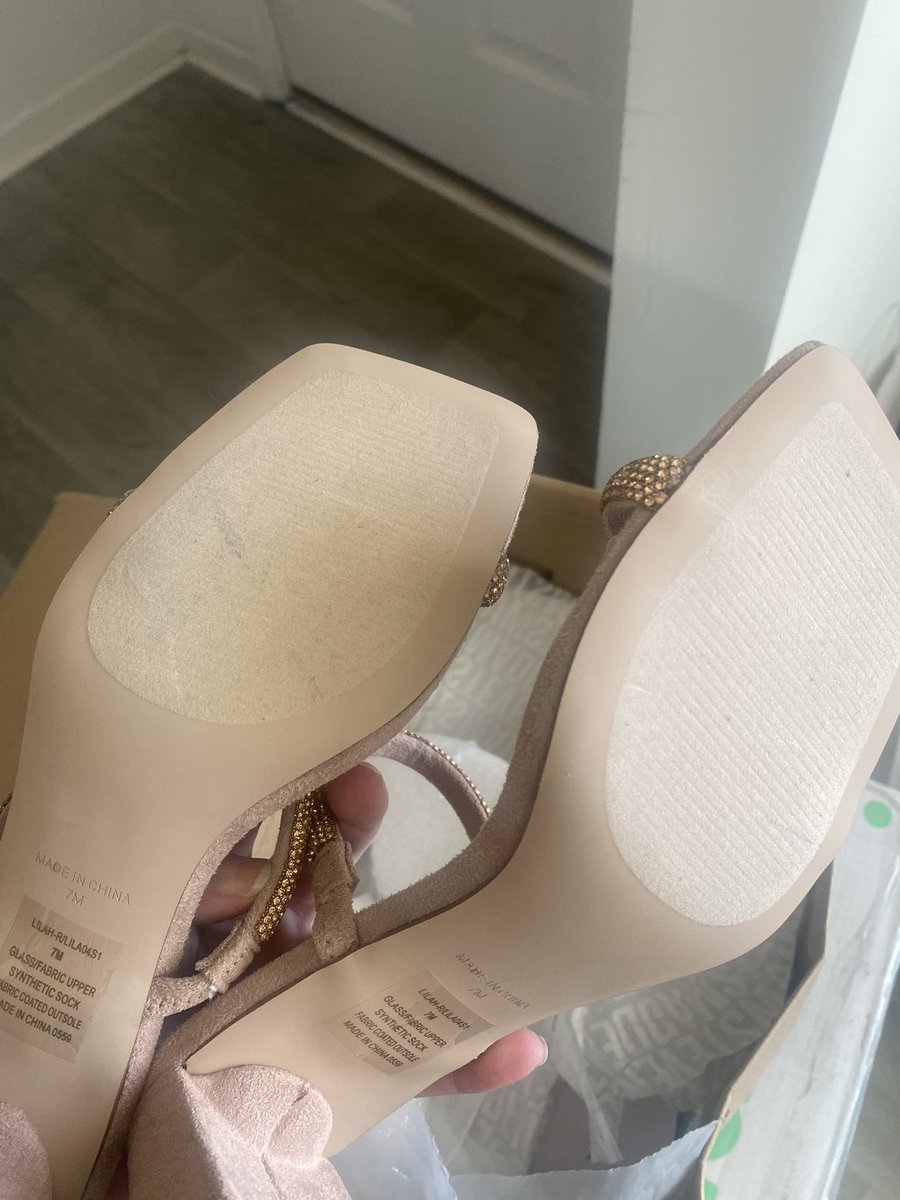 NSavona's tweet photo. @belk  are you guys kidding me? Are you really sending out used returned shoes, not only unwrapped but I CAN SEE THE MARKS FROM THEIR TOES, and yes .. the box came this way. YIIIIKES. Never again. #belk https://t.co/xIZYLKWqov