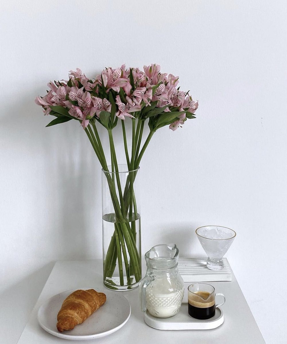 سلامة الداخل، طمأنينة الروح، سكينة القلب، هي أثمن ما قد يمتلكه الإنسان، حافظ عليها، اجعل هدوء نفسك أولويتك، لا تُجامل على حساب راحتك، قل دائمًا ما تشعر به، عش المشاعر المُختلفة، خذ وقتًا للراحة بين الحين والآخر، افعل الخير حتى لو لم يقابلك العالم بالخير. اجعل داخلك راضيًا ومحبًا.