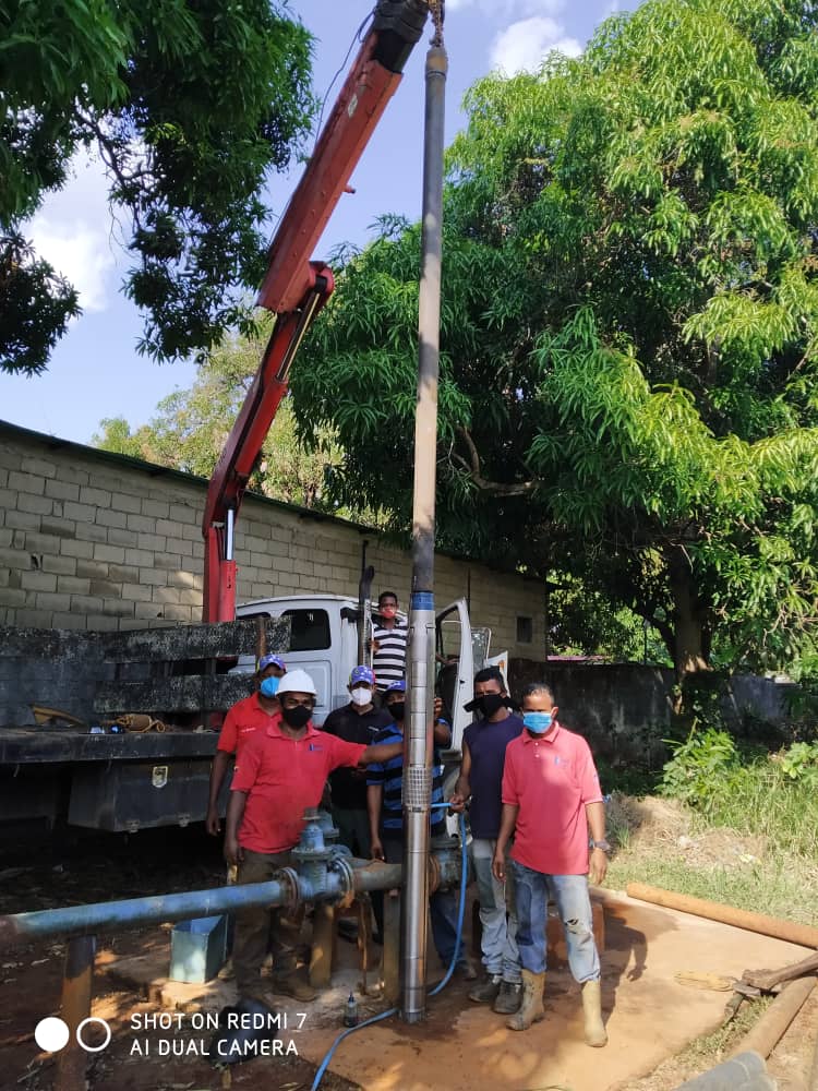 minaguasoficial's tweet photo. @minaguasoficial a través de @hidrollanos1 en sinergia con #INFREA, @corpoelecinfo y el Poder Popular, instaló y puso en marcha un equipo electrosumergible de 30 Hp, en la captación N°21 de la Planta Potabilizadora Achaguas, beneficiando a 50 mil  habitantes de dicho municipio. https://t.co/Xtu4RHzTKQ