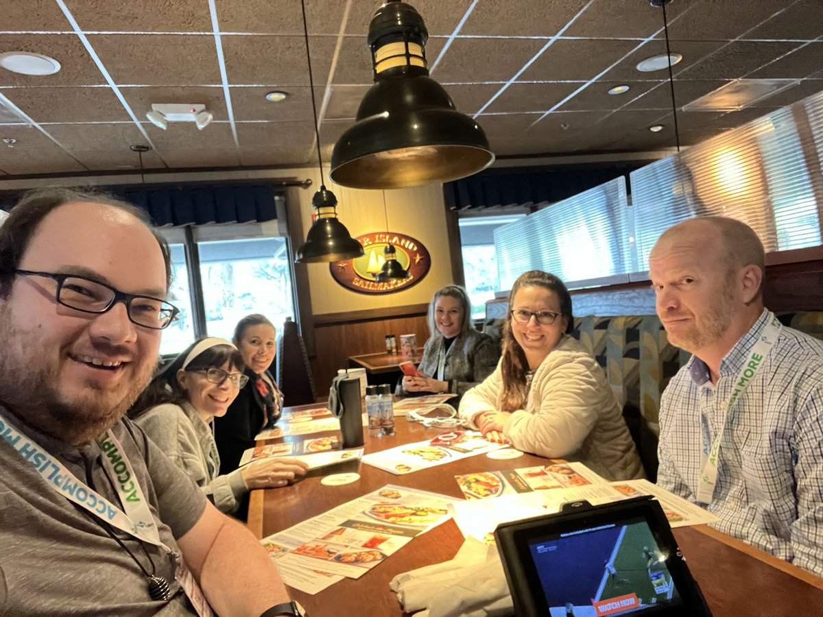 Lunch with my <a href="/volusiaschools/">Volusia County Schools</a> peeps!
#FETC
#VCSMedia
#VCSDLTL
