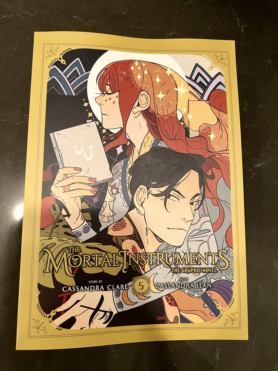 Less than a month until The Mortal Instruments GN volume 5 is in stores!!! 
So exciting! I hope everyone will enjoy it 💜💙💚 