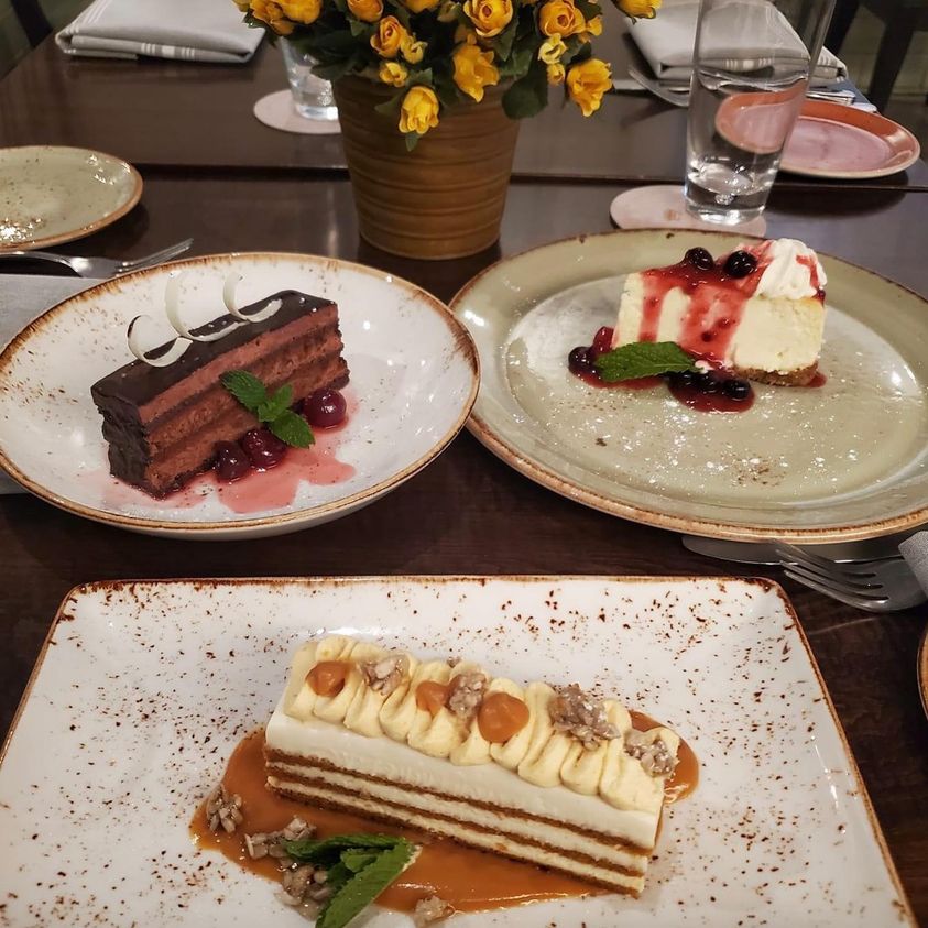 Who wants #dessert? 💛
We have 3 new desserts that we’re sure you’ll love! Come in for a slice of: Flourless Chocolate Cake w/cherry sauce, New York style Cheesecake w/blueberry sauce, or Pumpkin Cake w/pumpkin sauce &amp; caramelized pumpkin seeds!
#sanlorenzodc #dineinShaw #ShawDC