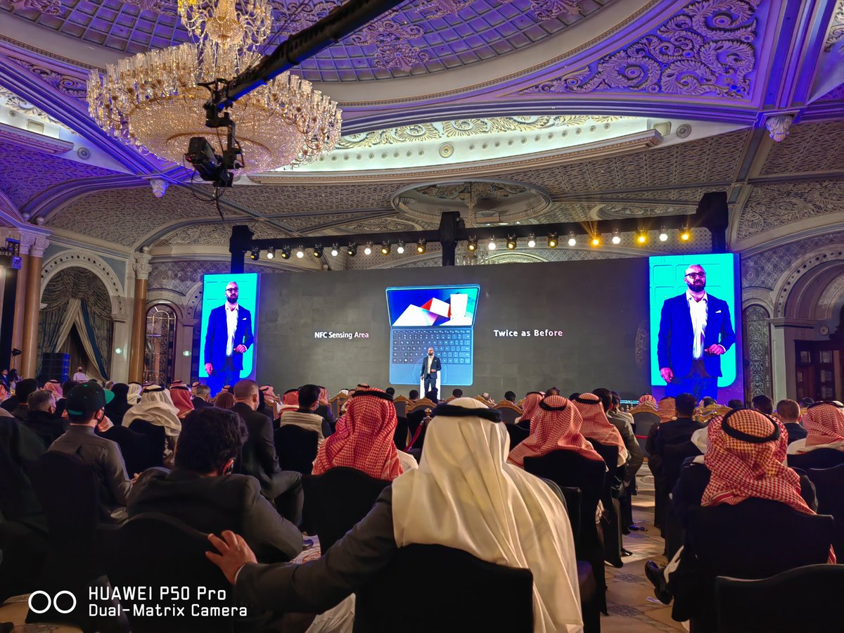Mhadaidi's tweet photo. اهم المواصفات للرهيب #Huaweimatebooke 

#HUAWEIP50LaunchEvent 
#حدث_إطلاق_HUAWEIP50 https://t.co/3tMF9dZC95