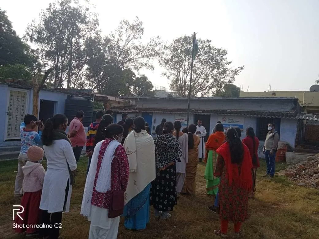 bcbridgeofhope's tweet photo. Hope for children in India  celebrated the 73rd #Republicday with great pride and honor to pay tribute to the freedom fighters.
The auspicious day was marked with flag hoisting and gift distribution to the needy children. 
#republicday2022 https://t.co/04Cn2EPgFM