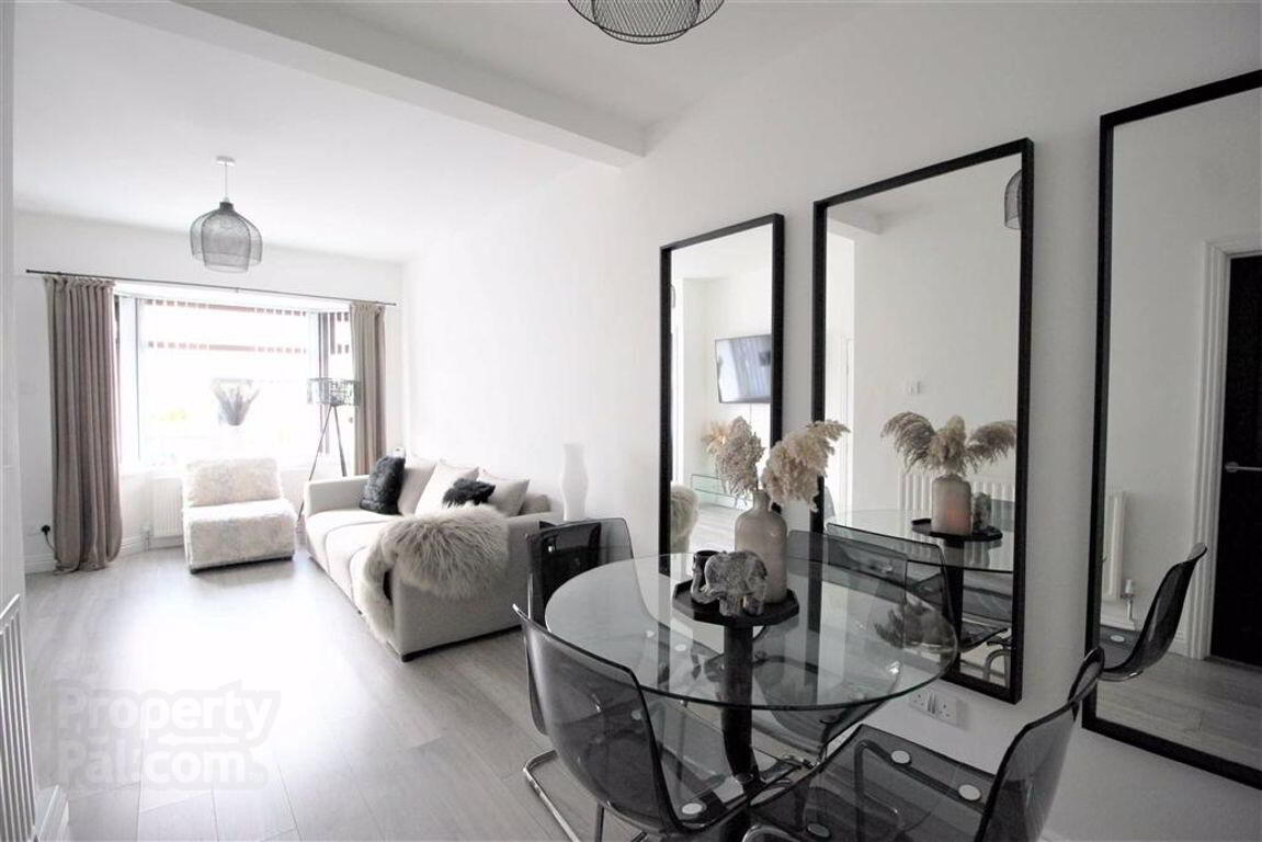 propertypal's tweet photo. If people could stop sharing their Wordle scores for a second and just go look at this class £90k black and white house. PS - I got it in two today, just saying. 
>>> https://t.co/0ryHSwIApl https://t.co/nJoOsv2Smb