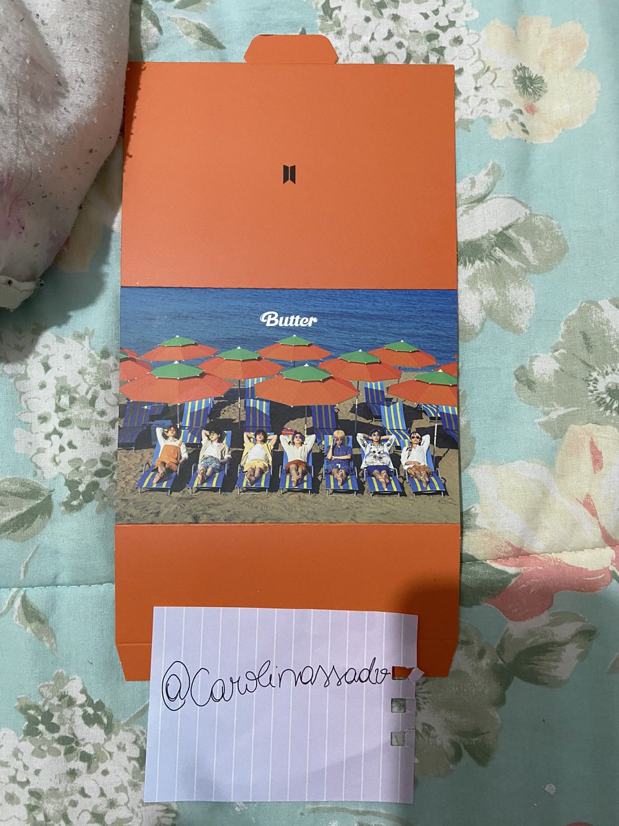 achwangnamu's tweet photo. Vendo estes itens: fretes inclusos 
Pôster BTS BUTTER - 15,00
Photo stand BTS BUTTER - 15,00
Quarto Festa Calendar + D-4 Namjoon - 10,00

@vendaetrocakpop  @rivotril755mg @llovemebangtan @vendabts @jjkdaii @honeyboycollect @tradingcardkpop https://t.co/HPtkL9oQoh