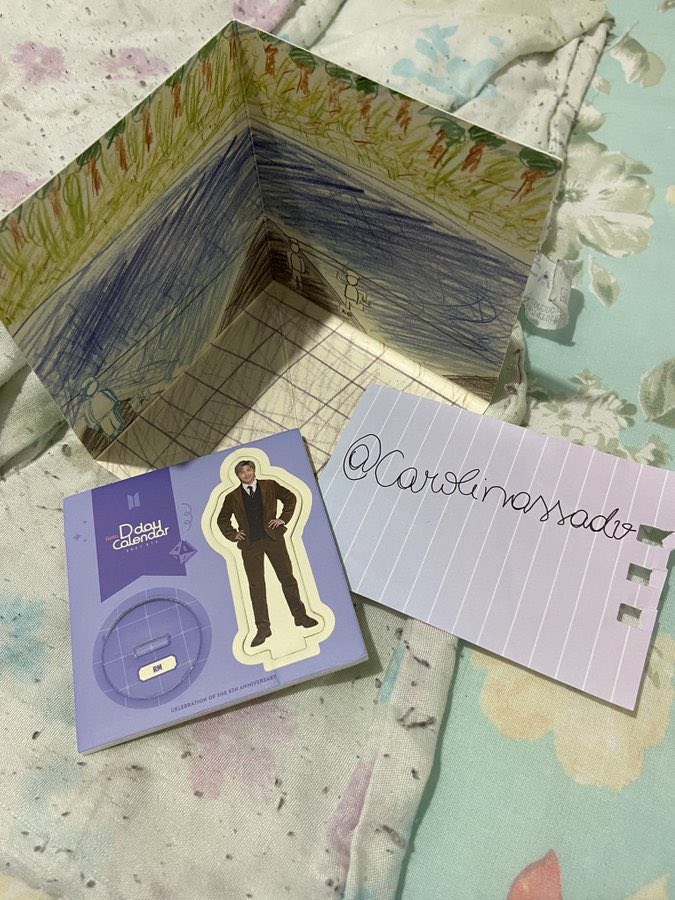 achwangnamu's tweet photo. Vendo estes itens: fretes inclusos 
Pôster BTS BUTTER - 15,00
Photo stand BTS BUTTER - 15,00
Quarto Festa Calendar + D-4 Namjoon - 10,00

@vendaetrocakpop  @rivotril755mg @llovemebangtan @vendabts @jjkdaii @honeyboycollect @tradingcardkpop https://t.co/HPtkL9oQoh