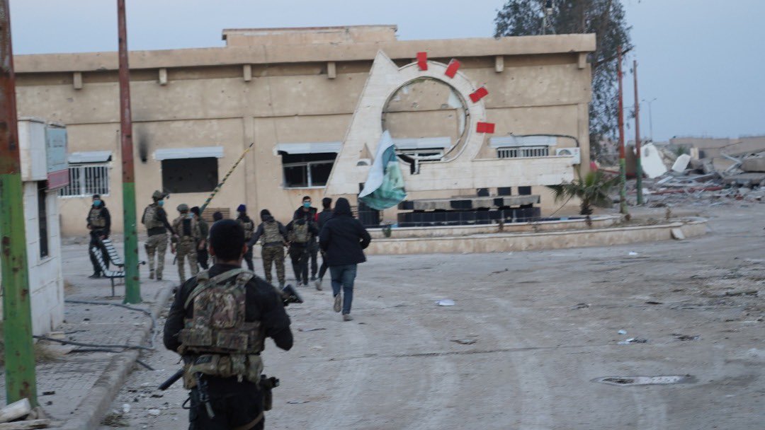 MHJournalist's tweet photo. #Al_Hassakah - #Syria, fighters from the Syrian Democratic Forces  #SDF near #Simaa prison in #Al_Hasakah https://t.co/VaPBZW1w8F