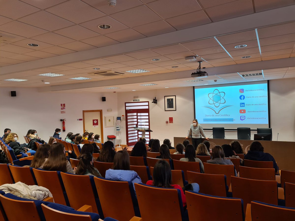 Charla de la divulgadora científica Lucía Almagro Ruz ("Diario de una científica" diariodeunacientifica.com)  invitada por la Delegación de Alumnos de la Facultad de Química <a href="/delequium/">Delegación de Estudiantes Química UM</a>.