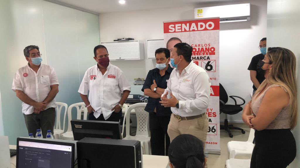 dolceytorresr's tweet photo. Con mis amigos Víctor Martínez y @PedrozaHarold nos une una amistad de muchos años. Hoy agradezco el apoyo de ustedes, a través de su empresa #Globalsoft, por brindarnos este importante apoyo. https://t.co/fzGVTnOxPr