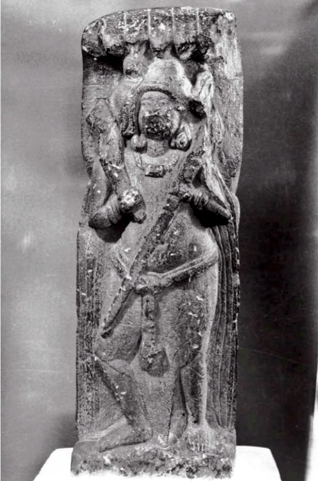 The oldest #Sculpture of Balarama बलराम.

• Guarded by snakes on top
• Plough हल &amp; Mace/Club मुसल/गदा in two hands

• Place : Jansuti (Mathura), #UttarPradesh
• Antiquity : ~100 BCE (~2100 yrs)