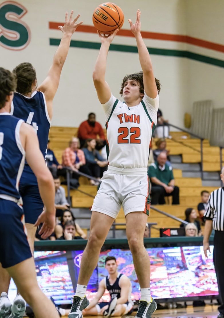 💚❤️🏀GAME DAY!!!🏀❤️💚
Highlanders take on College Park at our 🏠:
⏰4:00 Sophomores &amp; Freshman Green
⏰5:30 JV &amp; Freshman Red
⏰7:00 Varsity