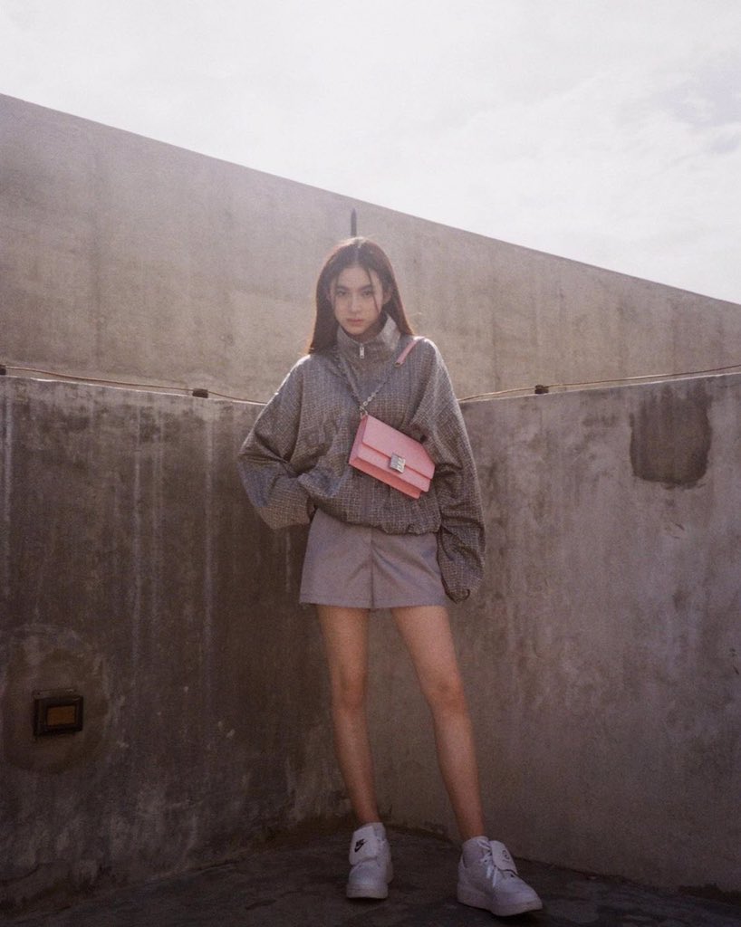 winprimupdates's tweet photo. [ primiily IG update ]

#Givenchybag x Prim 💓
📌 https://t.co/Lz9VtHfRp3

@primiilly1 #primiily 
 #วินพรีม #F4Thailand https://t.co/obz55HbsJP