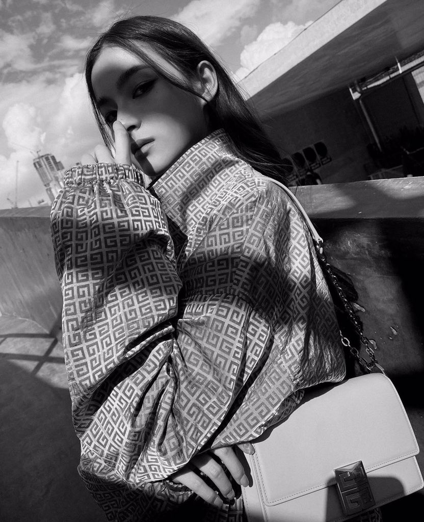 winprimupdates's tweet photo. [ primiily IG update ]

#Givenchybag x Prim 💓
📌 https://t.co/Lz9VtHfRp3

@primiilly1 #primiily 
 #วินพรีม #F4Thailand https://t.co/obz55HbsJP