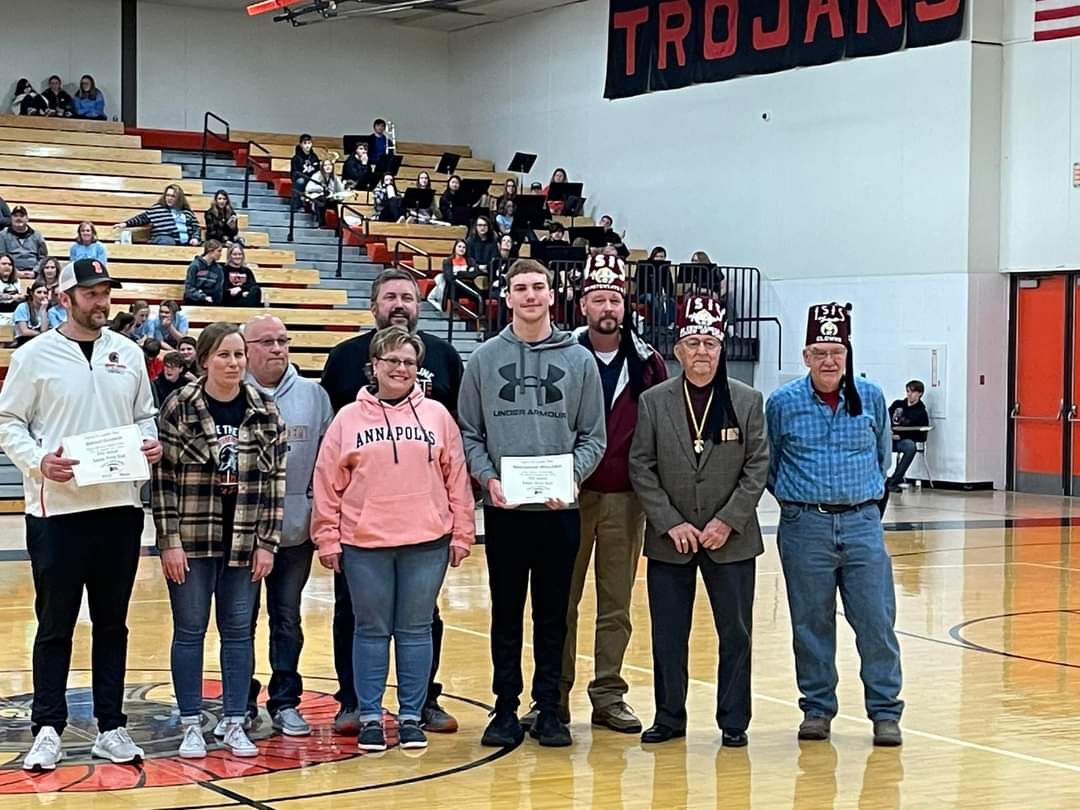 IsisShriners's tweet photo. Nobles of the Isis Shrine kicked off Kansas Shrine Bowl player presentations on January 25 in Beloit and McPherson.  Congratulations to Coach Brad Gober and player Brennon Walker who will represent Beloit, and player Braxton Bailey who will represent McPherson. https://t.co/2kJKUloBQn